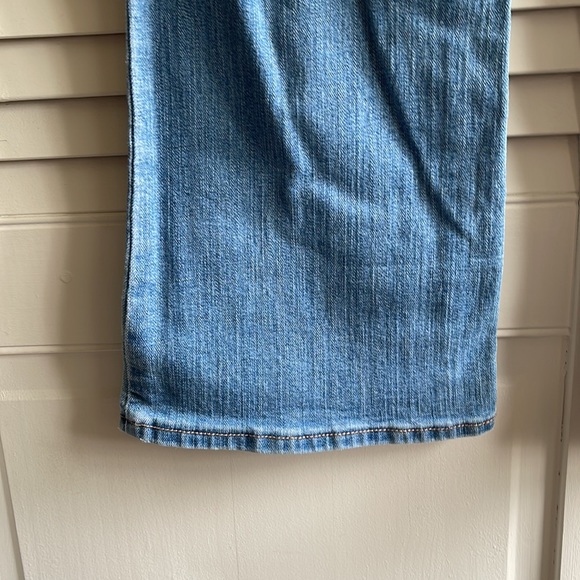 Blue Jeans Curvy Mid Rise - Picture 6 of 9